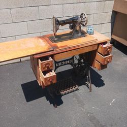 Antique Vintage Singer Sewing Machine