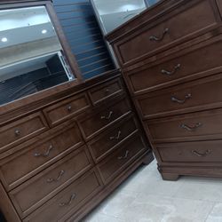 *Weekend Special*---Shery Attractive Wood Queen Bedroom Sets---Limited Inventory!!!---Delivery And Financing Available👏
