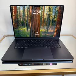 2025 MacBook Air 15” M4 — 16GB / 512GB — Midnight — Excellent