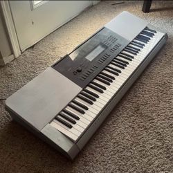 Casio WK-220 76 Key Electronic Keyboard