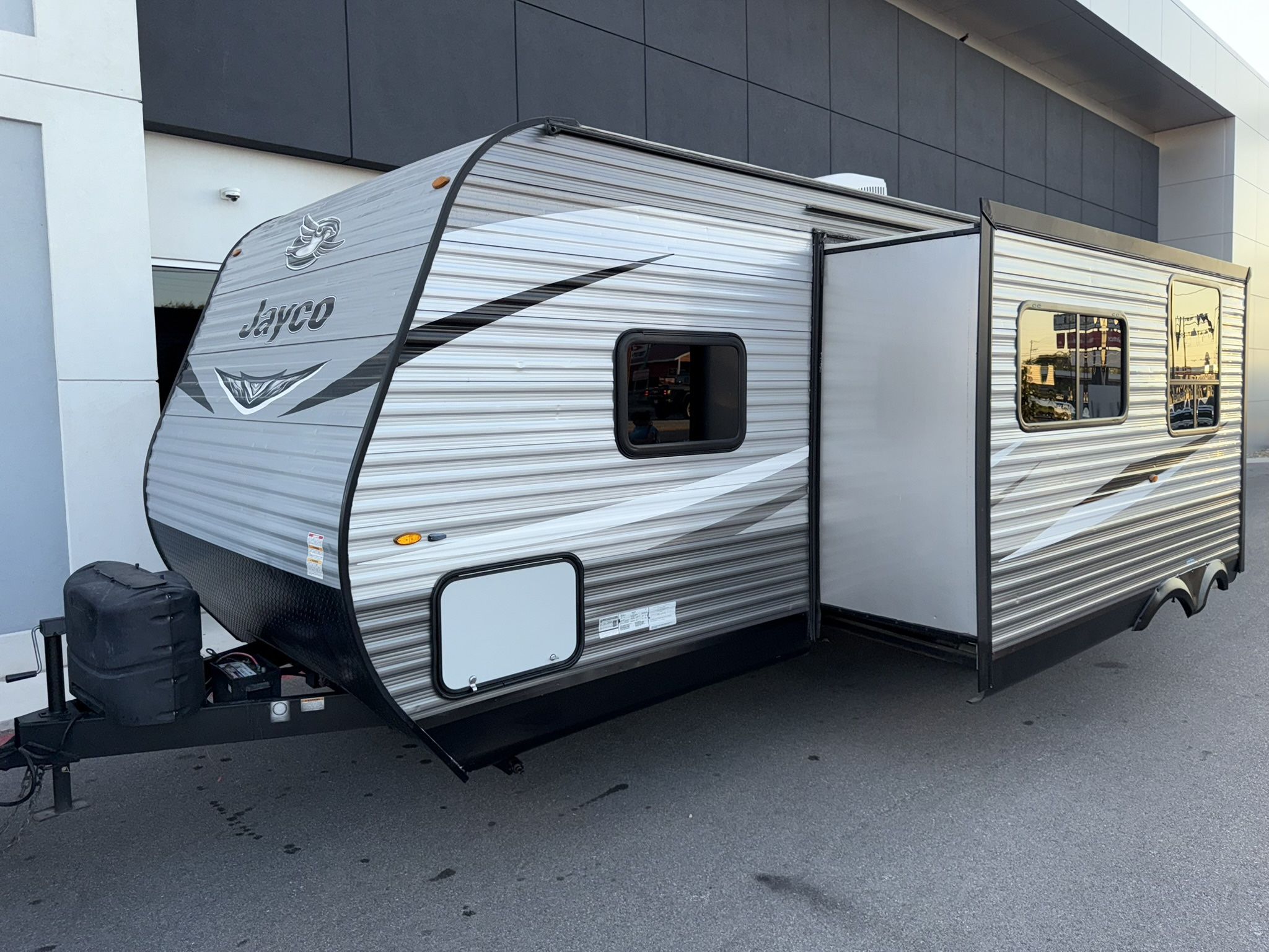 2020 JAYCO JAY FLIGHT TRAVEL TRAILER 