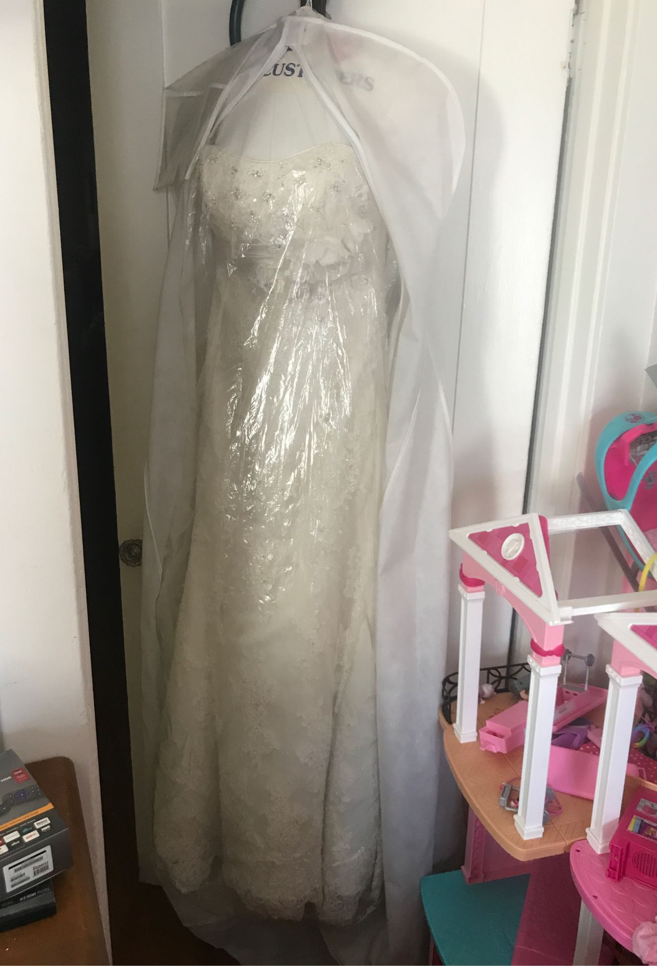 ***Maggie Soterro Wedding Dress- Size 8***