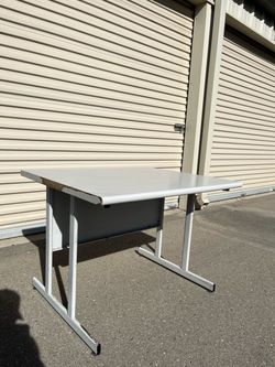 Desk table