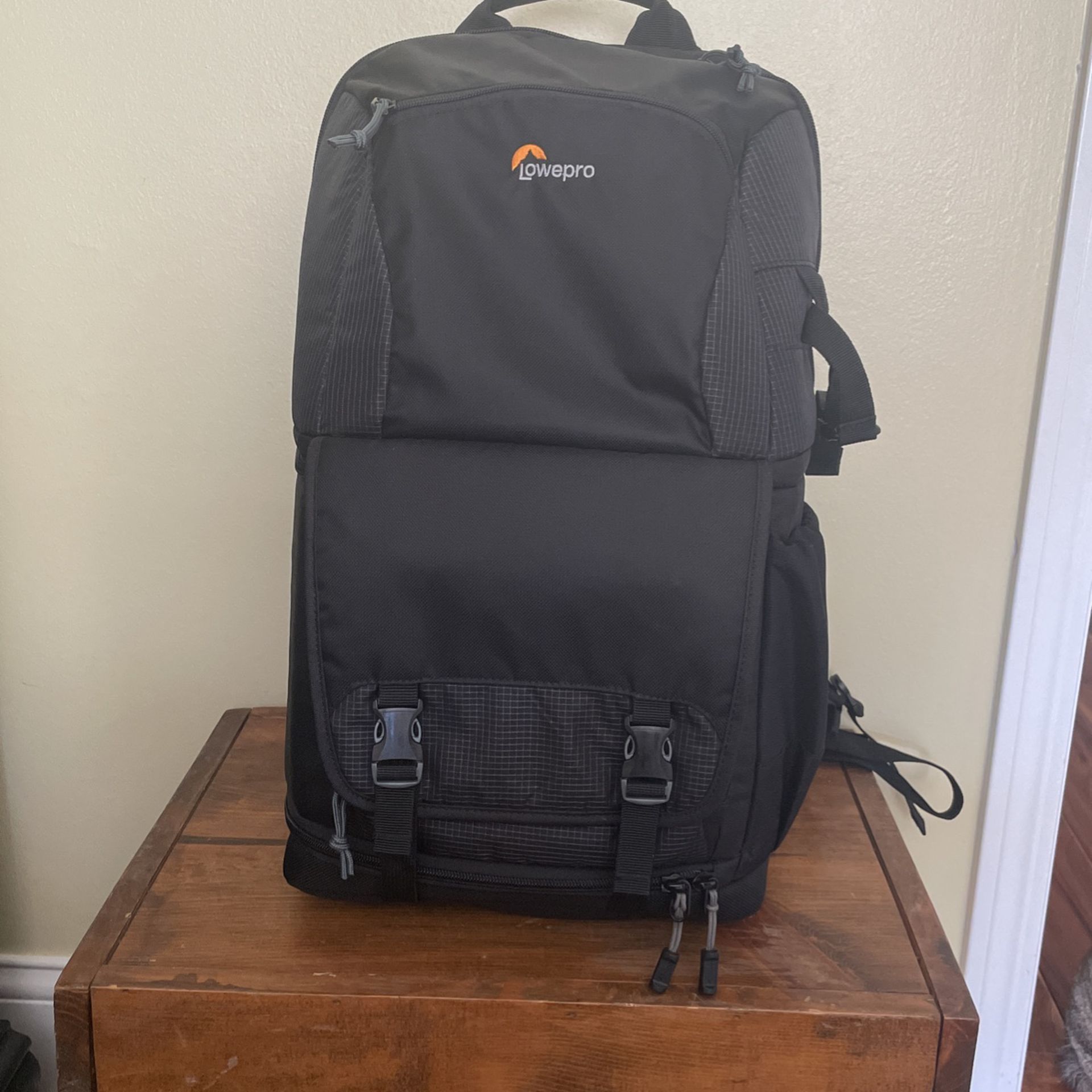 Lowepro Fastpack BP 250 AW II - A Travel-Ready Backpack for DSLR and 15" Laptop and Tablet