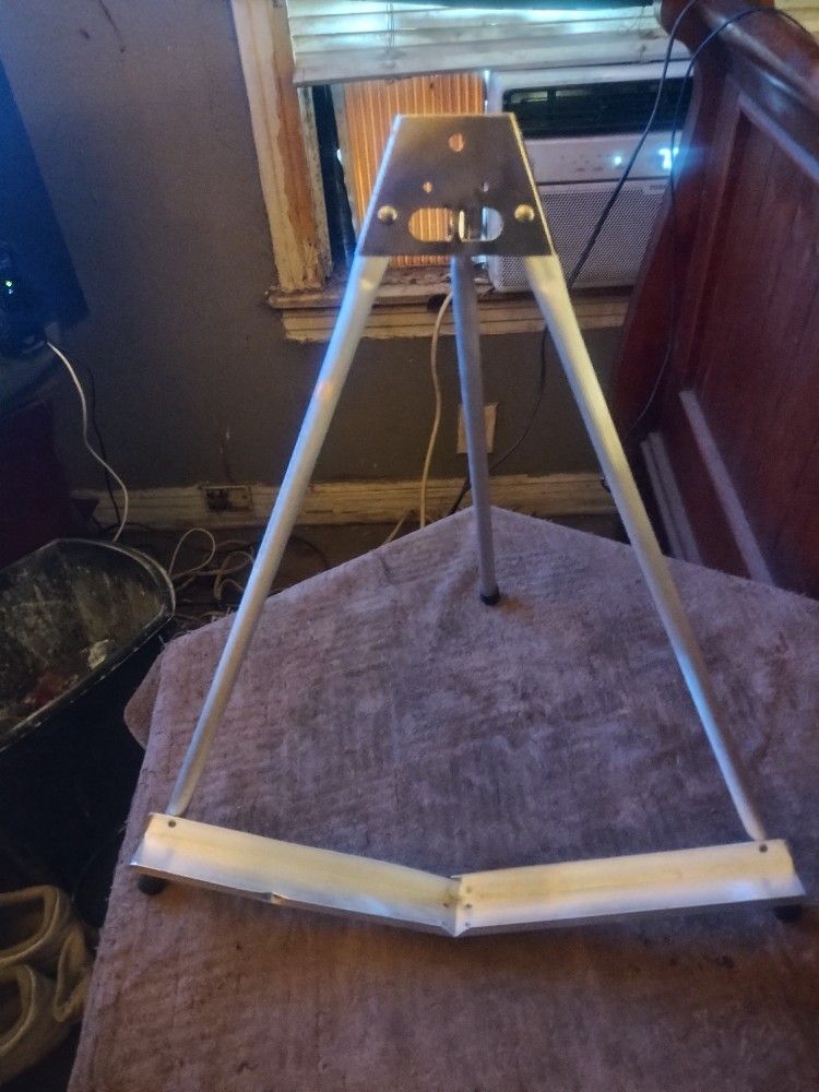Guitar stand