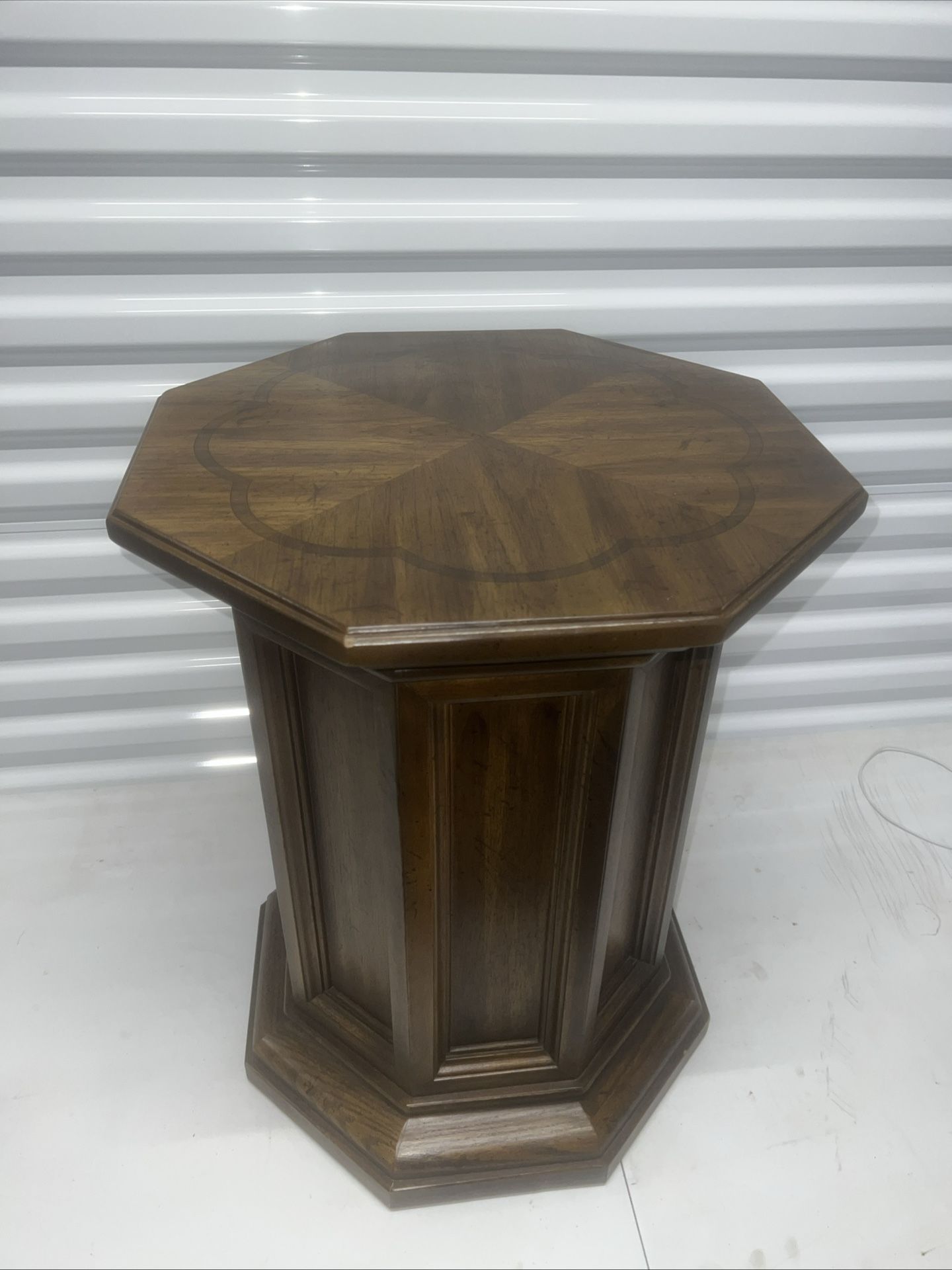 Vintage Octagonal Pedestal End Table Lamp Table Sold Wood. Used in good condition with some minor cosmetic blemishes. There are a few light scratches