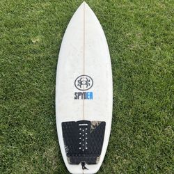 Spyder Surfboards ( 5’6)