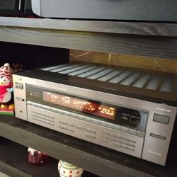 Vintage JVC Receiver And Bose 201 IV Speakers.