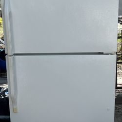 Magic Chefs Refrigerator 