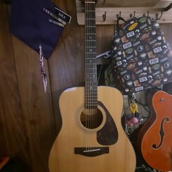 Yamaha Acoustic Guitar F335