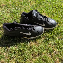 Nike Mens turf football shoe, size 11.5
