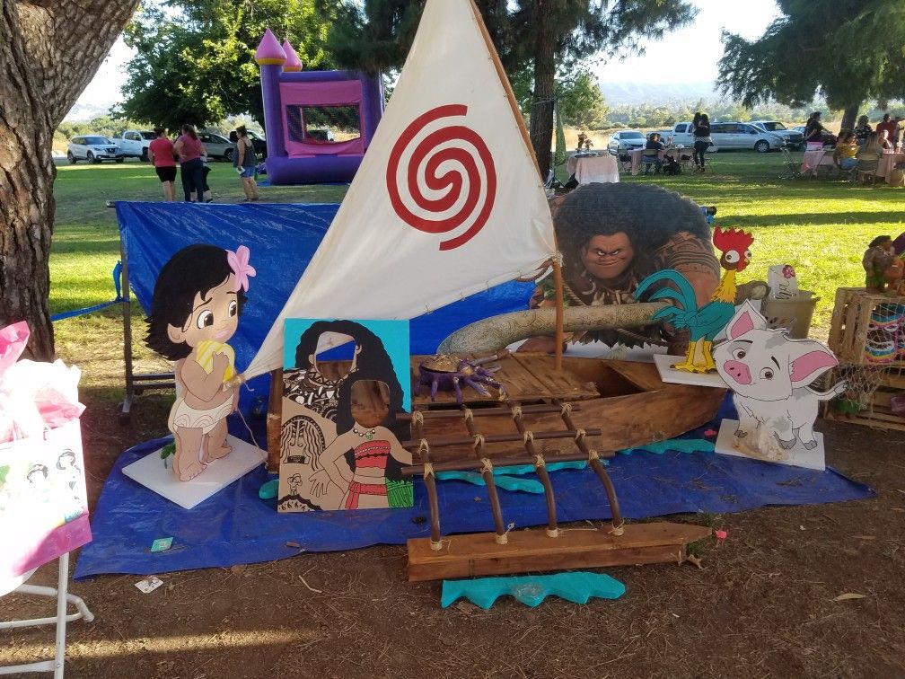 Moana boat and party accessories