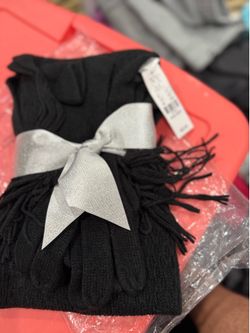 New women’s scarf and glove set black $5