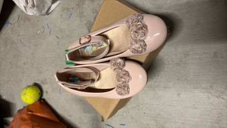 Girl shoes