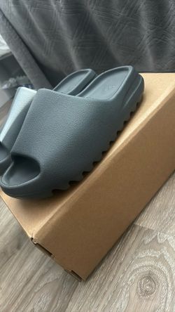 yeezy slides 