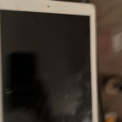 Apple iPad 6th Gen. 32GB, Wi-Fi + Cellular (Unlocked), 9.7in - Gold