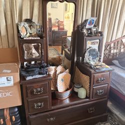 Vintage Dressing Table w/ Rotating Mirror & Drawers