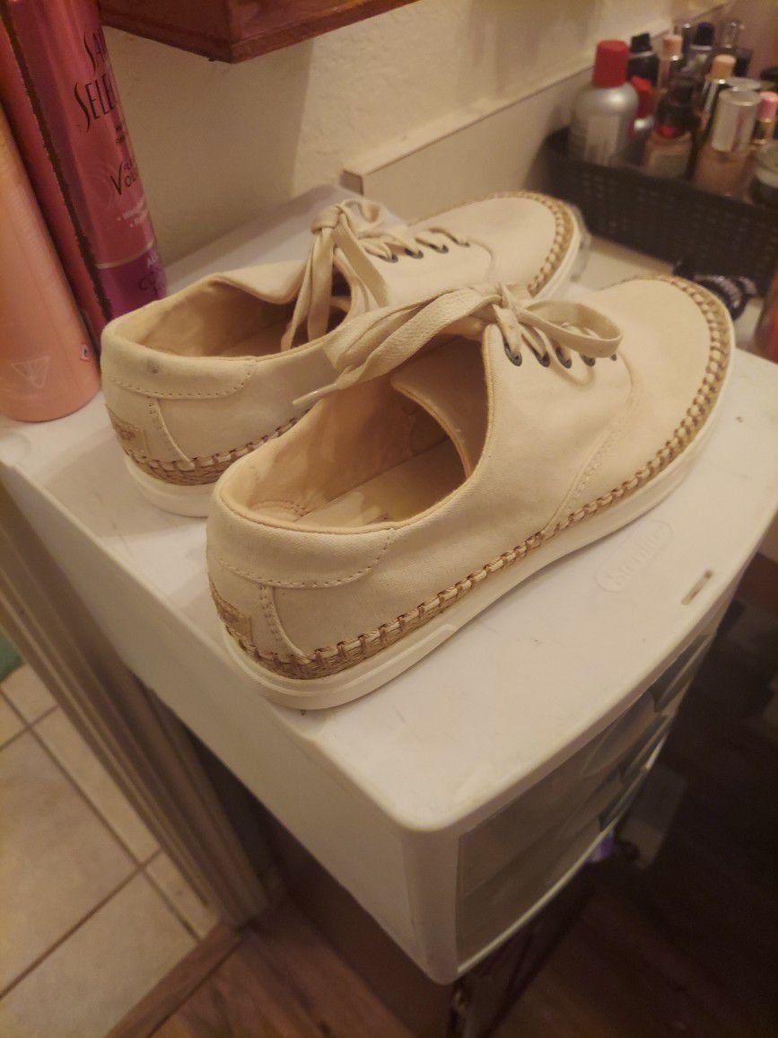 Brand New Size Ladies 9 Ugg Tennis Shoes