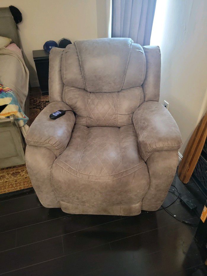 Very Nice Recliner Grey Leather Electric Has Remote To Recline Lumbar And Head Rest