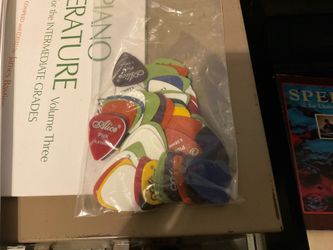 Guitar picks - assorted sizes