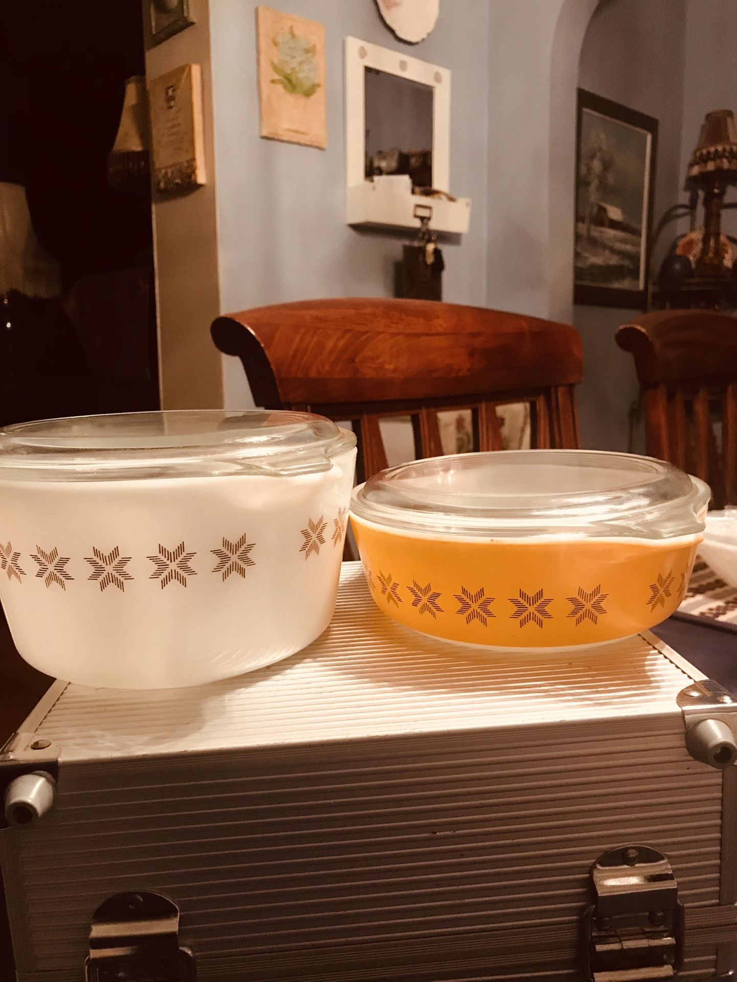 Vintage Pyrex (473 And 471 ) Both Have Lids