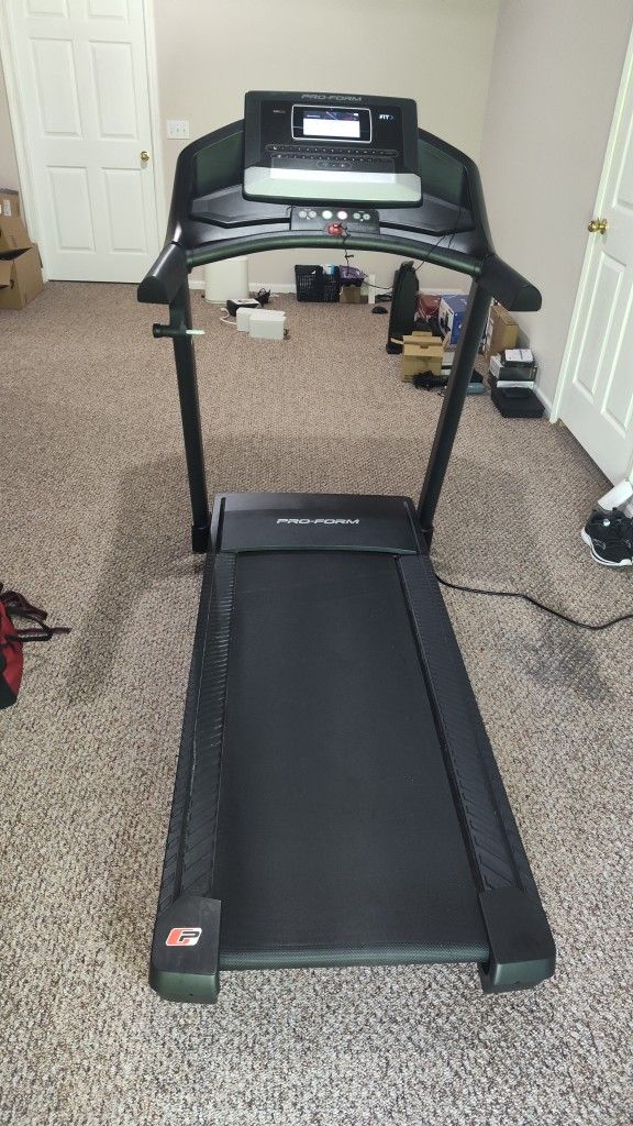 PROFORM 10.0 TREADMILL ( LIKE NEW & DELIVERY AVAILABLE TODAY)