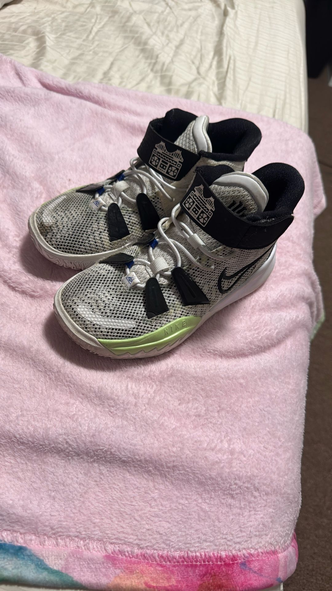 Nike Kids Kyrie Size 12c