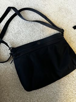 Lululemon New Parent Bag (Hands Down Best Diaper Bag!) for Sale in  Dearborn, MI - OfferUp