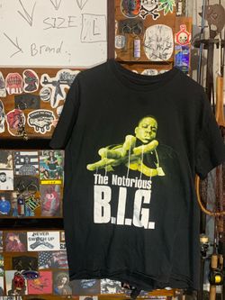 Men’s black t shirt