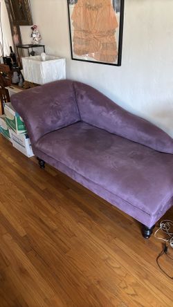 Vintage Style Lavender Fainting Couch.