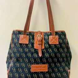 BEAUTIFUL LARGE SIZE DOONEY &BOURKE PURSE NO FLAWS VINTAGE WELL KEPT SEE ALL PICS