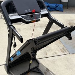 Auto Incline 10 Speed Treadmill