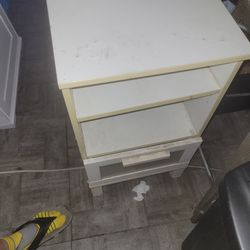 White End Table/ Nightstand