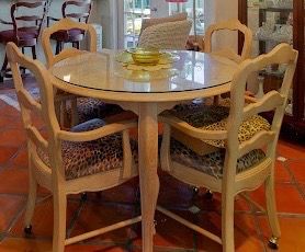 Dining room table and 4 chairs real wood excellent condition