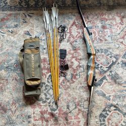 Right Handed PSE Night Hawk Bow 35lb Draw Weight Lightly Used