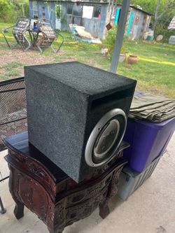 Rockford Fosgate enclosed Sub