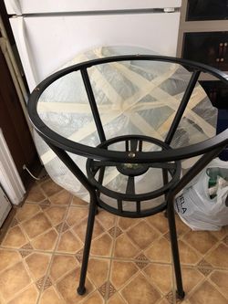 Glass table with 2 chairs