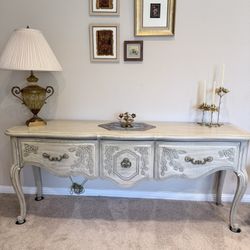 Vintage handcrafted console table ( Thomasville)