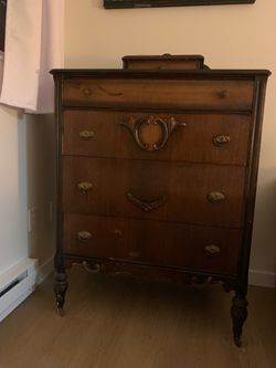 Dresser