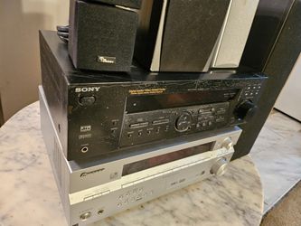 (2) Receivers , (2) Subwoofer, 4 Speakers. Amazing Sound.