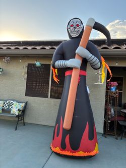 Large Inflatable Halloween  with Skull and LED Lights  12ft