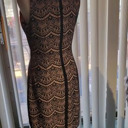Beautiful black dress size 6 in perfect condition. See all pictures for more details.