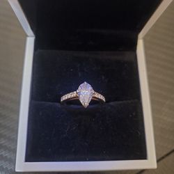 Diamond engagement ring