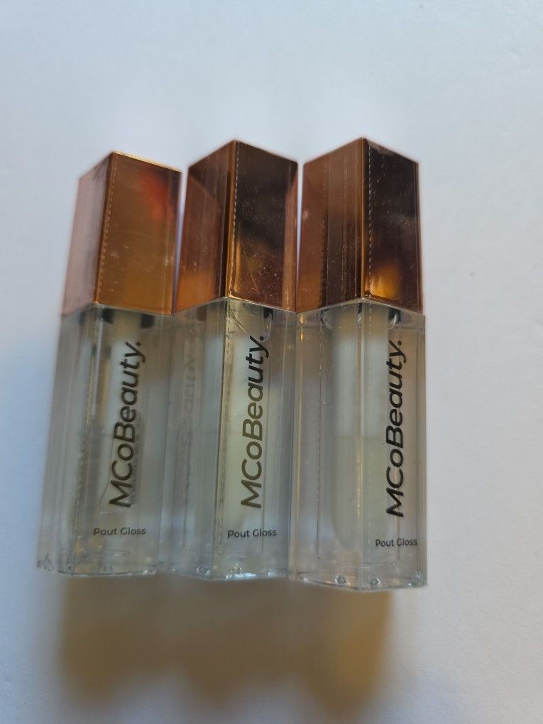 MCoBeauty Pout Gloss Ultra Shine, Clear, Non-Drying Lip Plumping Lip Gloss, Long-Wearing Finish, Vegan, Cruelty Free Cosmetics