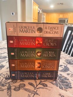 A Song of Ice and Fire Box Set – George R.R. Martin – 5 Paperbacks