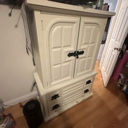Antique White Bedroom Furniture 