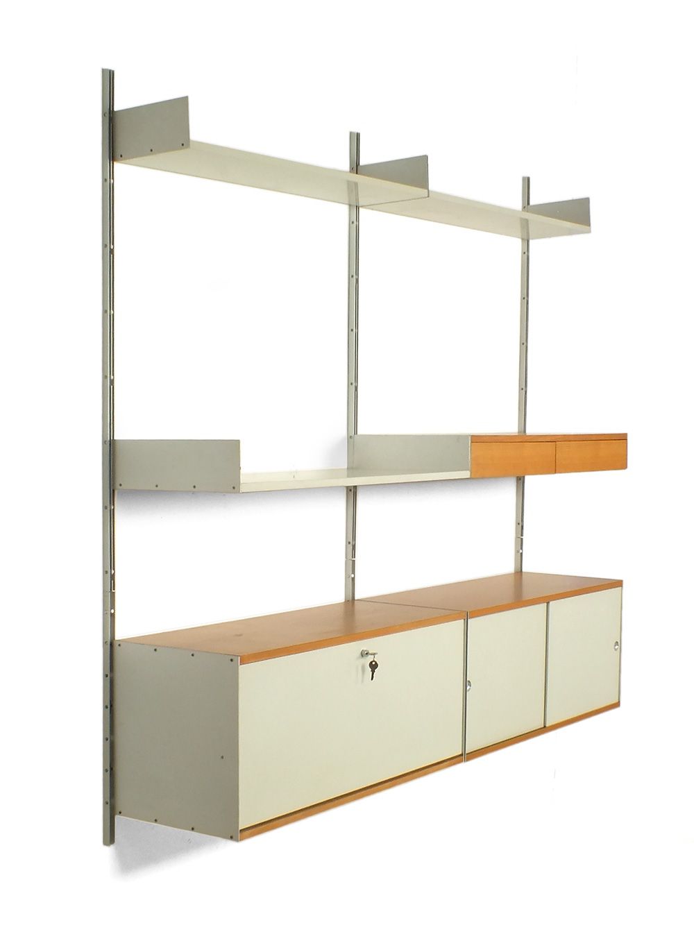 Vitsoe 606 Universal Shelving System