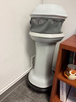 Pearl & Oakley Speaker
