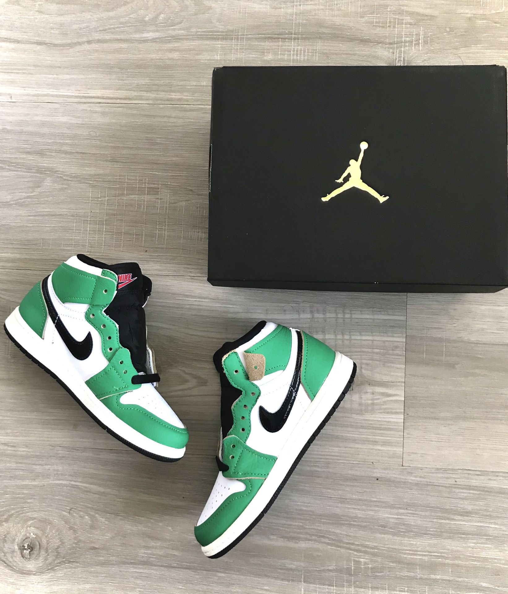 Air Jordan 1 OG High “Lucky Green”