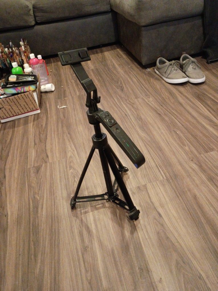 Tripod With Facial Tracking